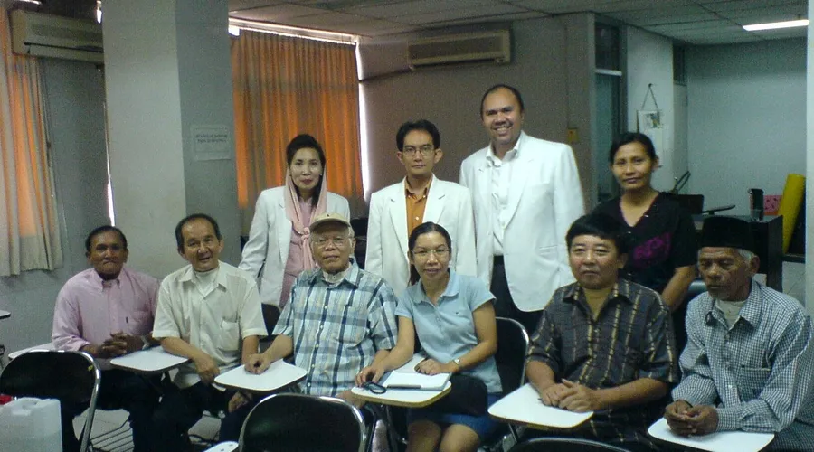 Komunitas 8
